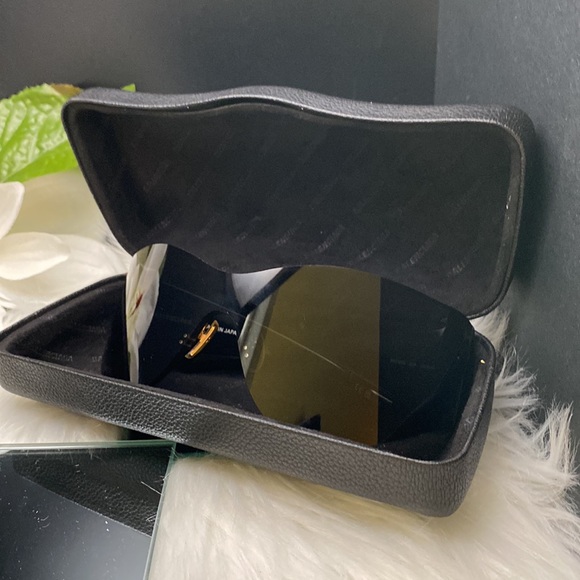 Like New! BALENCIAGA Sunglasses with Balenciaga Hardcase! - Picture 9 of 9